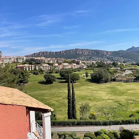 Cap Esterel Le Hameau Au Calme Sans Vis A Vis Vue Terrasse Couverte 2eme Et Dernier Etage Minimum De 7 Nuitees Lägenhet