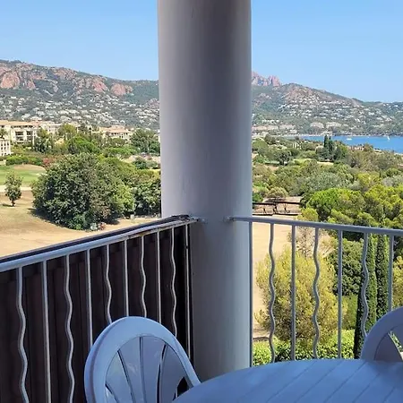 Cap Esterel Le Hameau Au Calme Sans Vis A Vis Vue Terrasse Couverte 2eme Et Dernier Etage Minimum De 7 Nuitees Saint-Raphaël