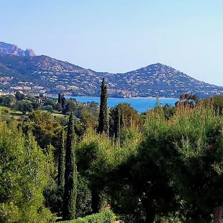 Lägenhet Cap Esterel Le Hameau Au Calme Sans Vis A Vis Vue Terrasse Couverte 2eme Et Dernier Etage Minimum De 7 Nuitees
